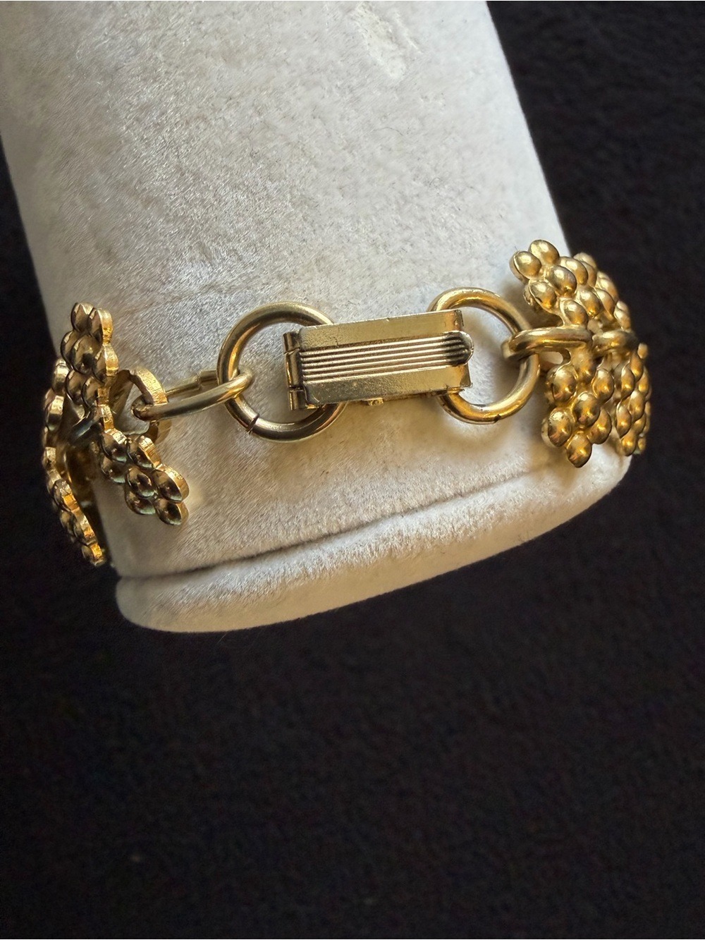 Vintage Old Crest Gold Tone Bracelet - Picture 4 of 8